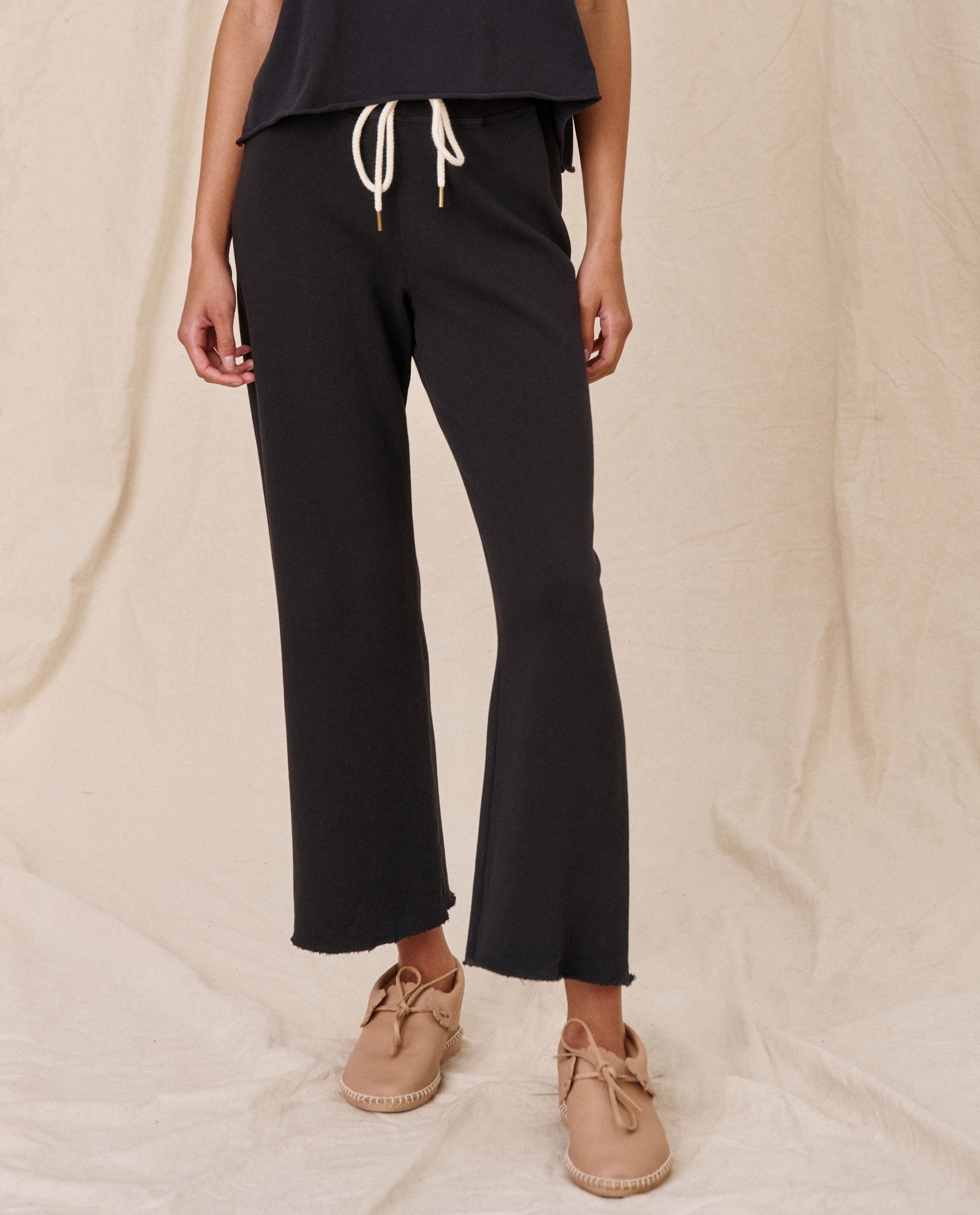 The Wide Leg Cropped Sweatpant. -- Almost Black SWEATPANTS THE GREAT. CORE KNITS